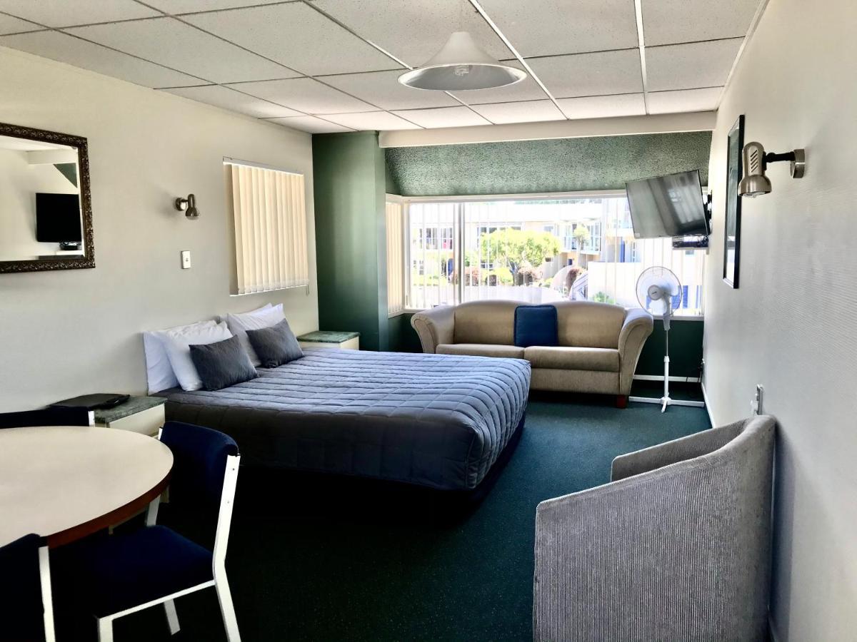 Tui Oaks Motel Таупо Екстериор снимка