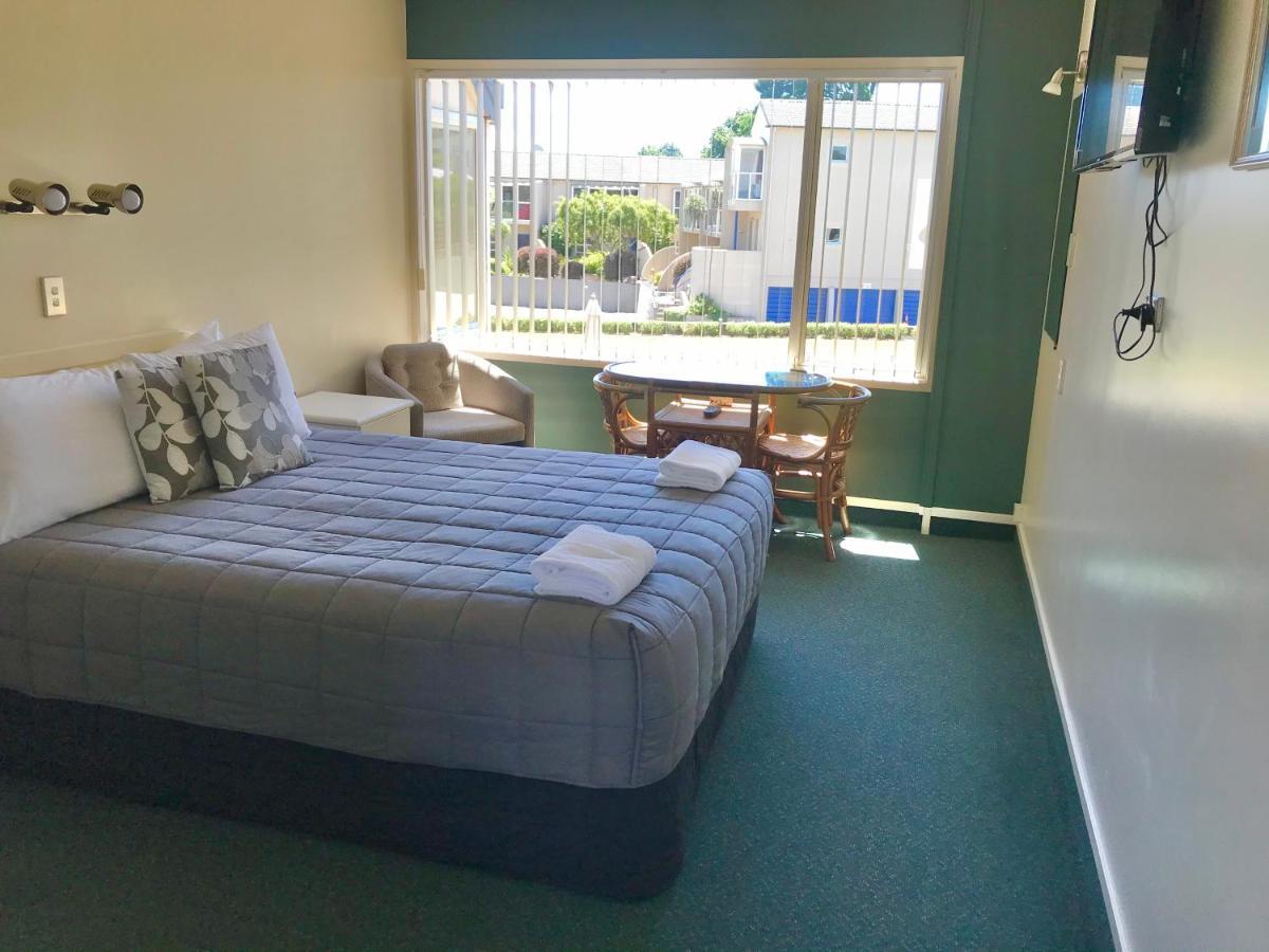 Tui Oaks Motel Таупо Екстериор снимка
