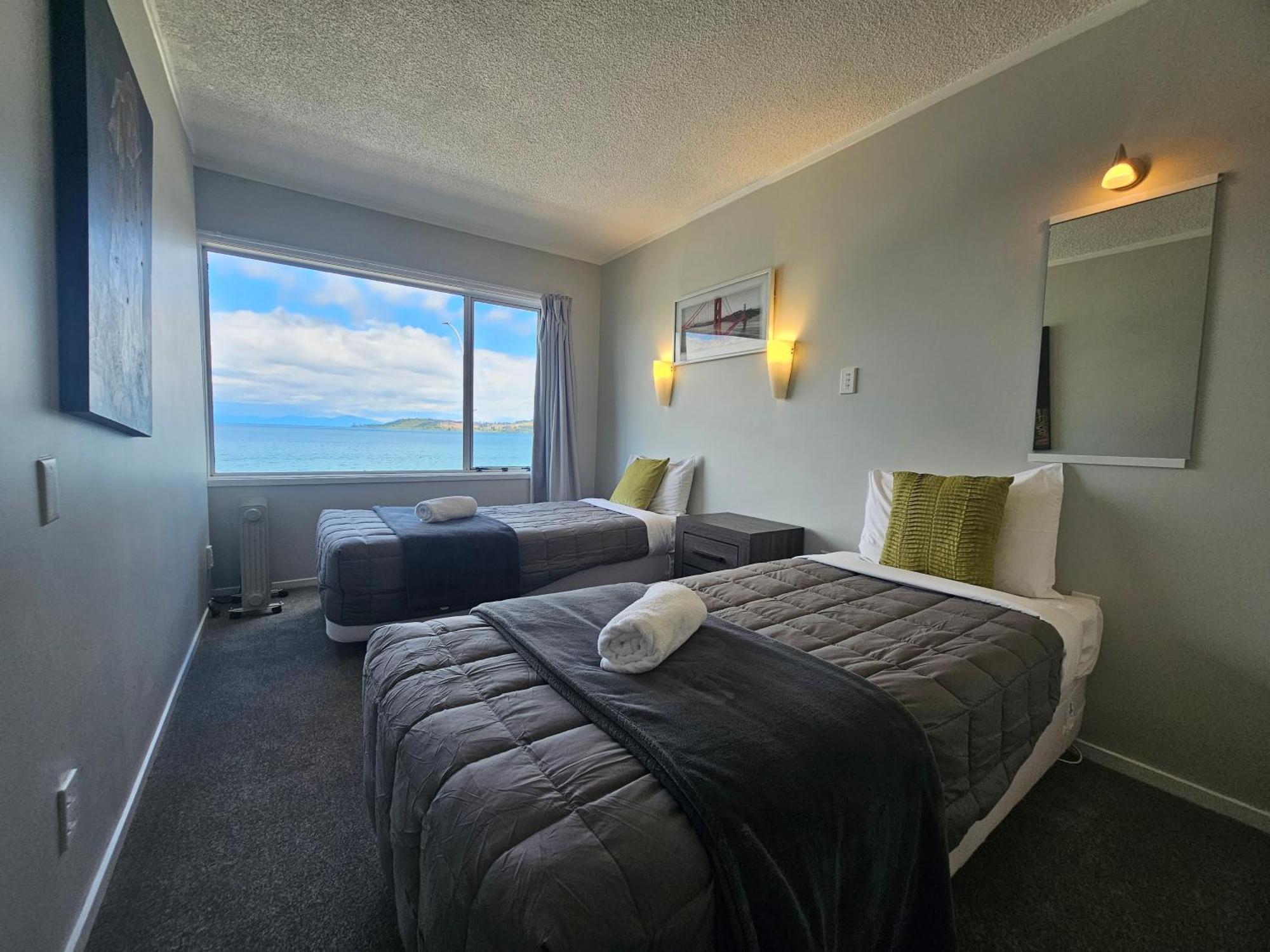 Tui Oaks Motel Таупо Екстериор снимка
