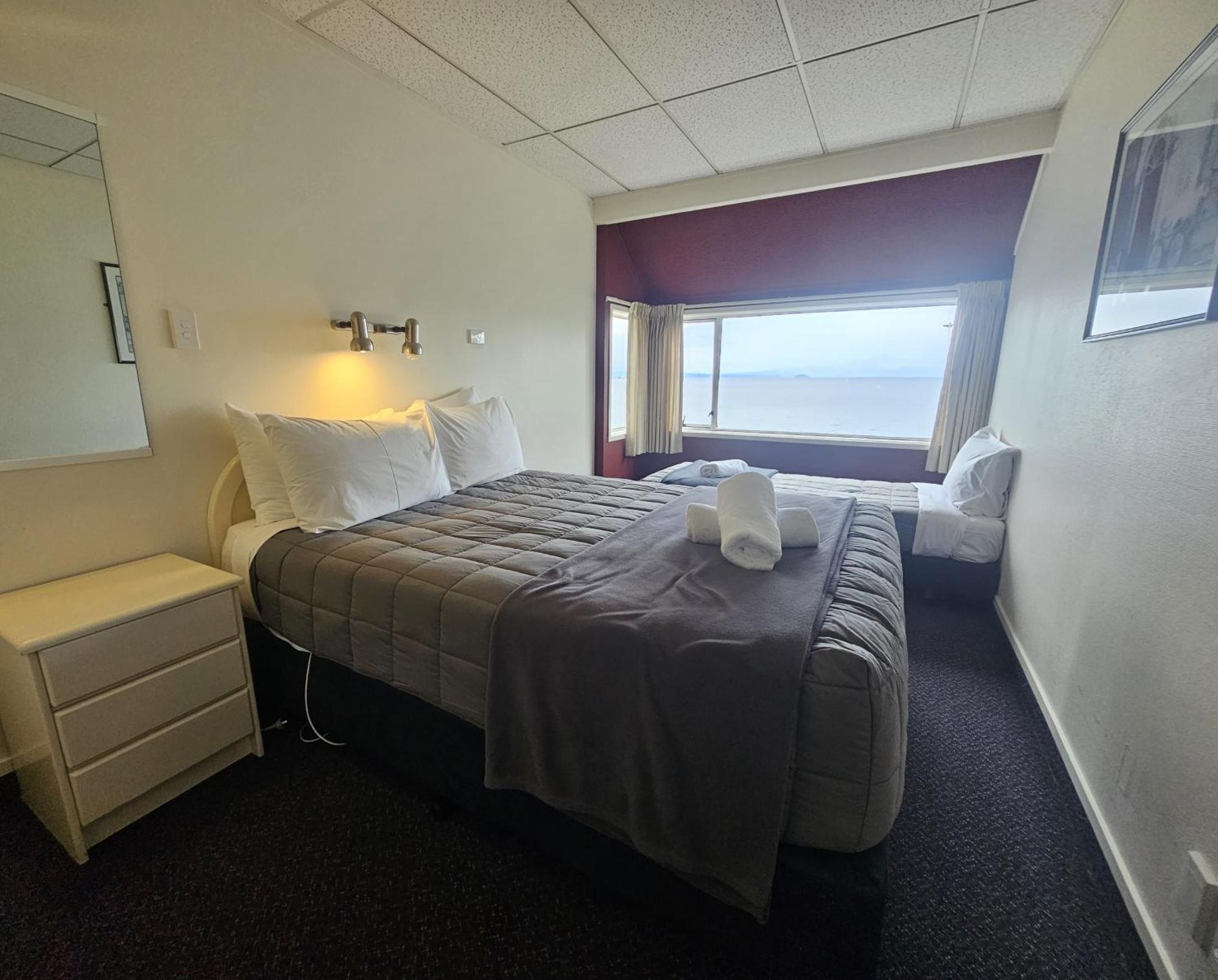 Tui Oaks Motel Таупо Екстериор снимка