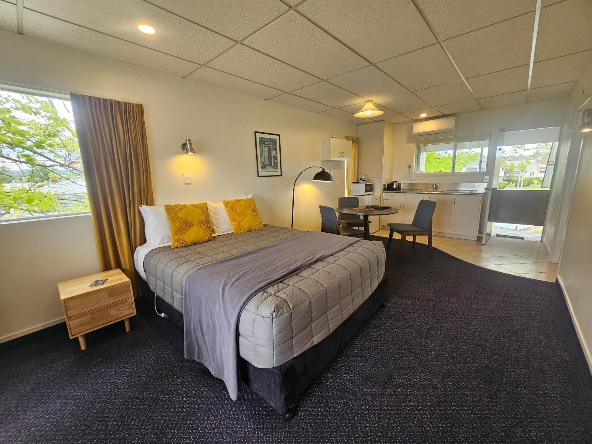 Tui Oaks Motel Таупо Екстериор снимка