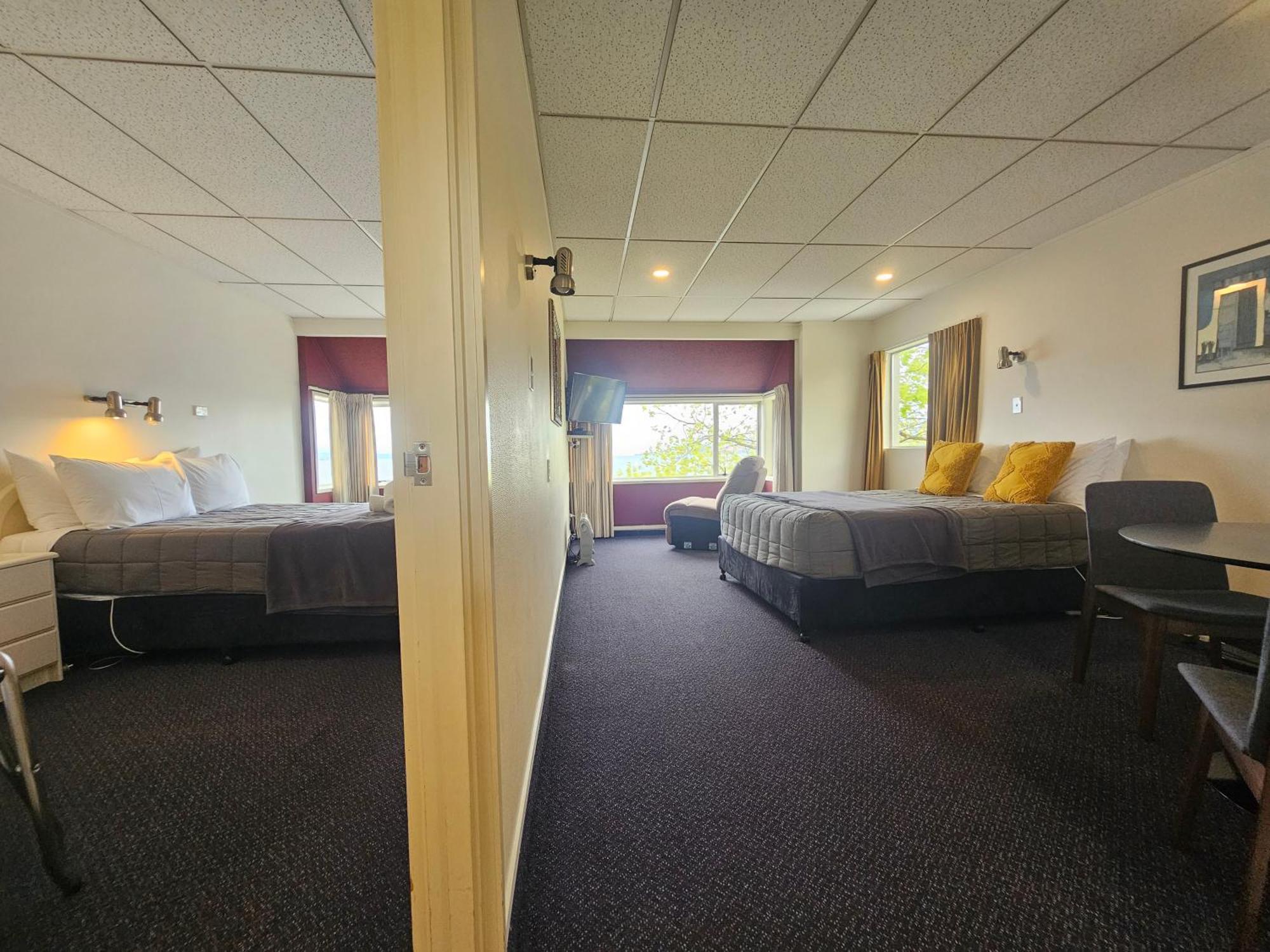 Tui Oaks Motel Таупо Екстериор снимка