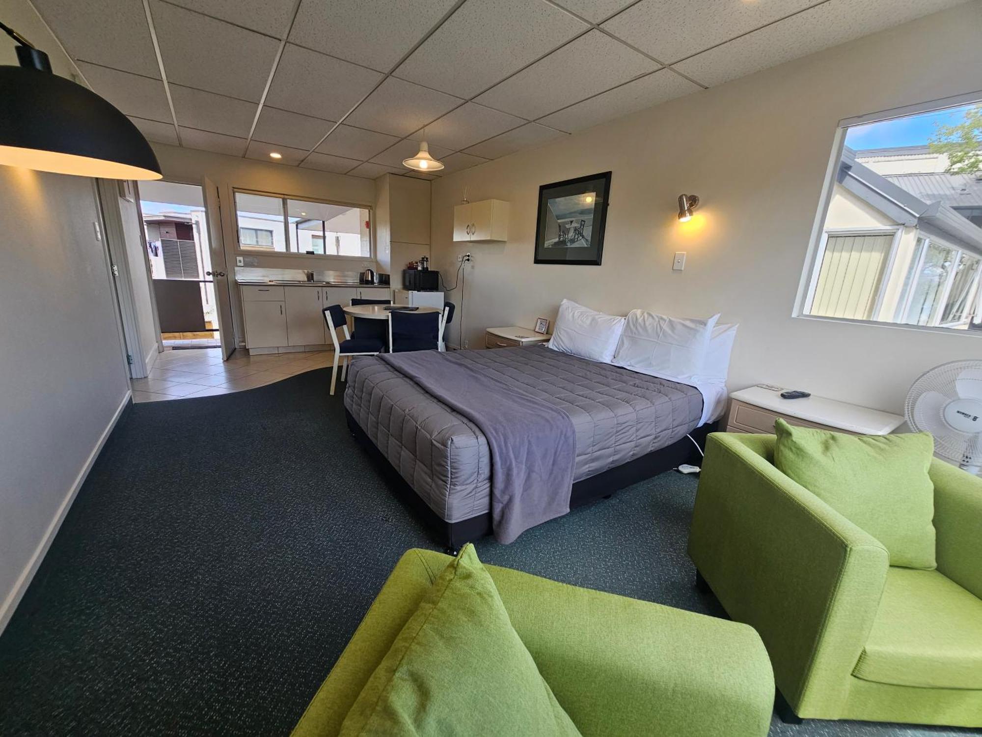 Tui Oaks Motel Таупо Екстериор снимка
